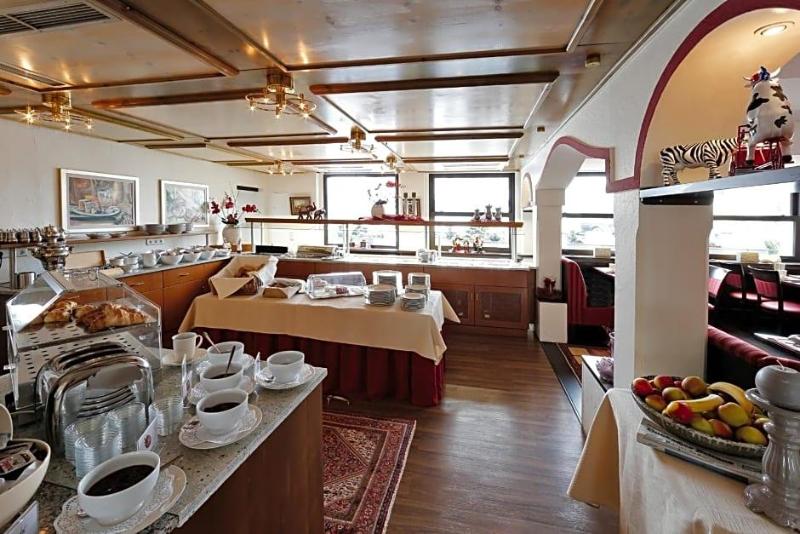 Hotel Hessischer Hof image