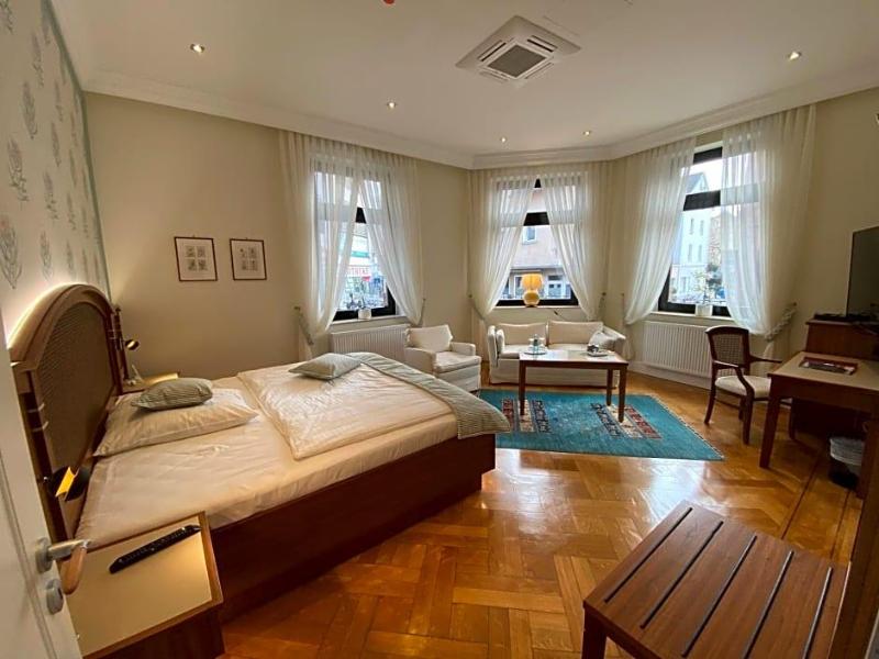 Hotel Hessischer Hof image