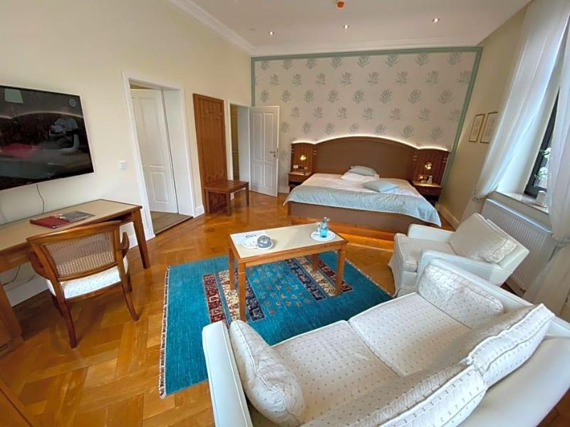 Hotel Hessischer Hof image