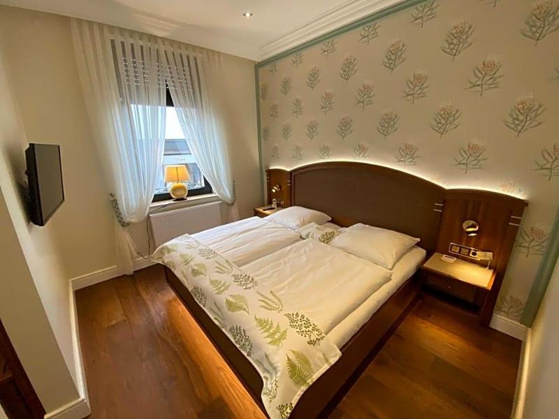 Hotel Hessischer Hof image