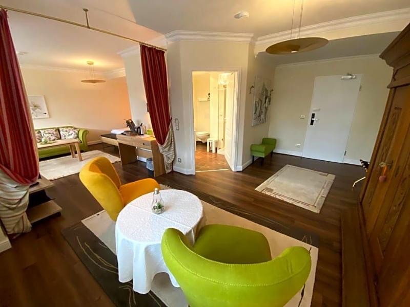 Hotel Hessischer Hof image