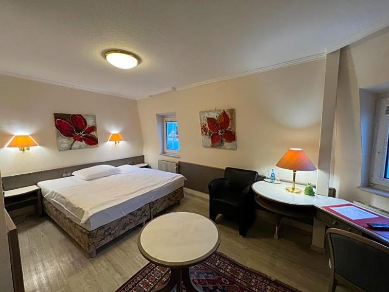 Hotel Hessischer Hof image