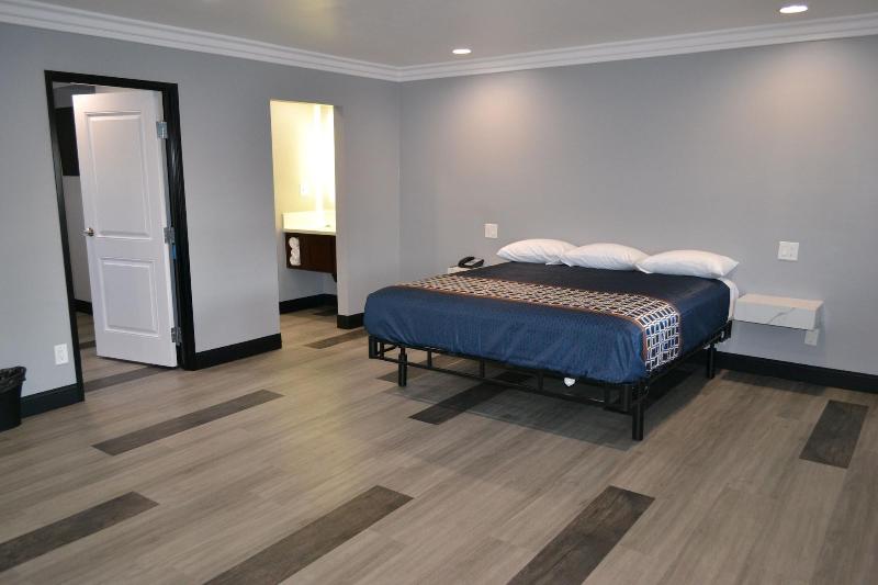 Bell Gardens Inn Los Angeles Bell Gardens image