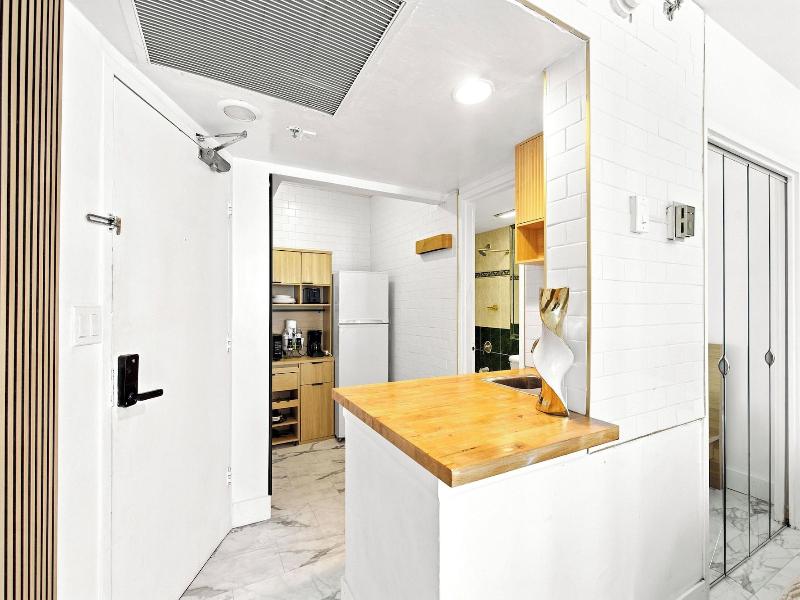 Dilo Apartments image