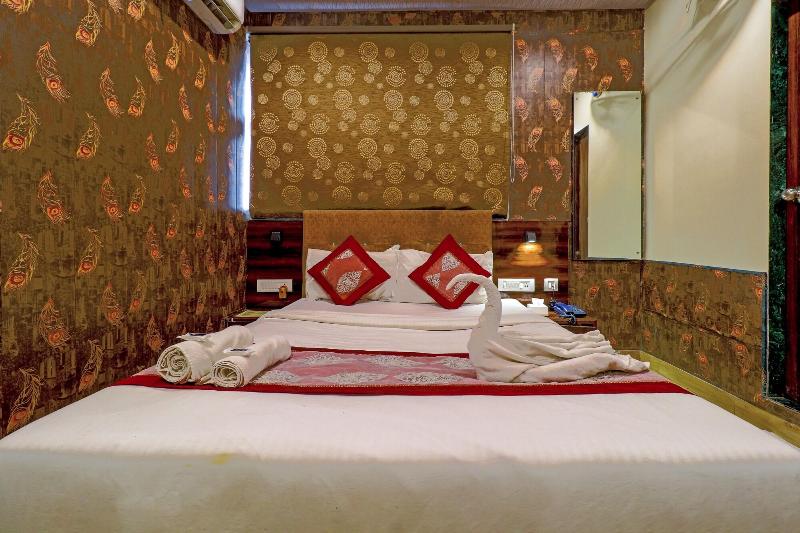 Hotel Signature Inn image