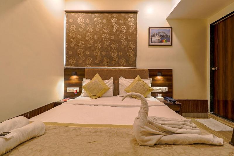 Hotel Signature Inn image