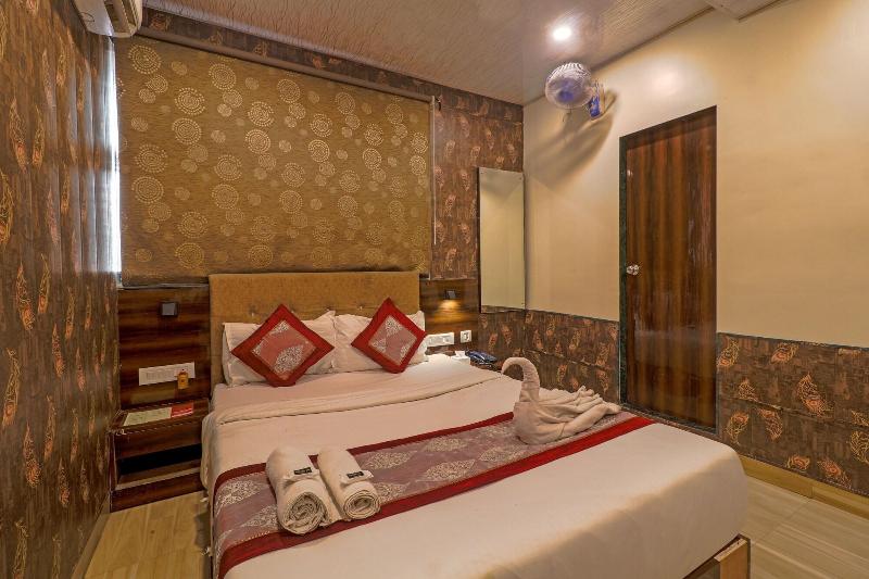 Hotel Signature Inn image