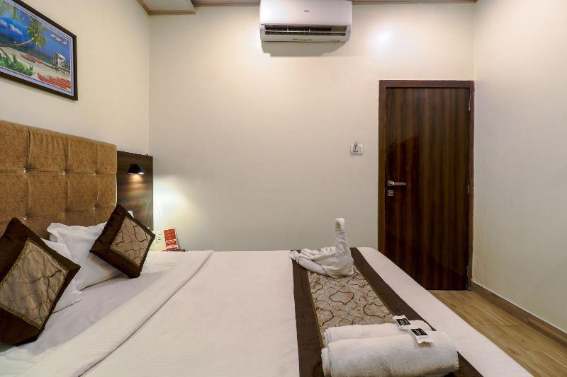Hotel Signature Inn image