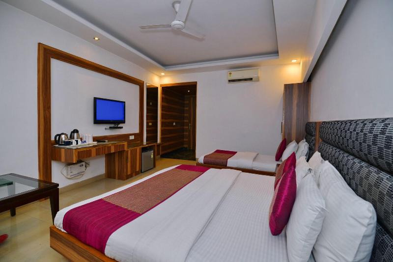 Hotel White Pearl image