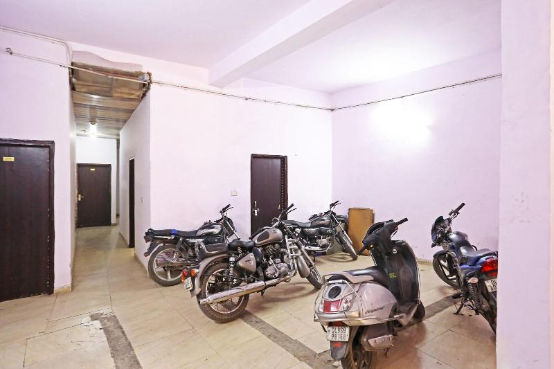 Twamev Punjabi Bagh image