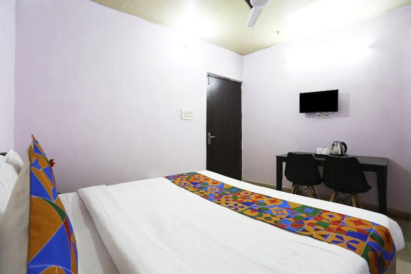 Twamev Punjabi Bagh image