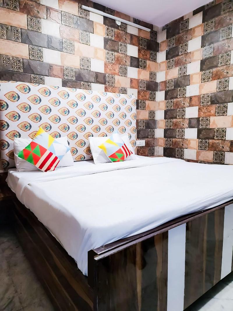 Roomshala 122 Hotel Park View image