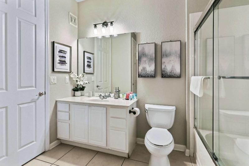 Cozy Vista Cay Condo Free Resort Access image