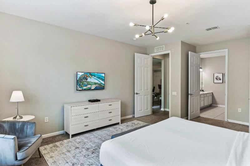 Cozy Vista Cay Condo Free Resort Access image