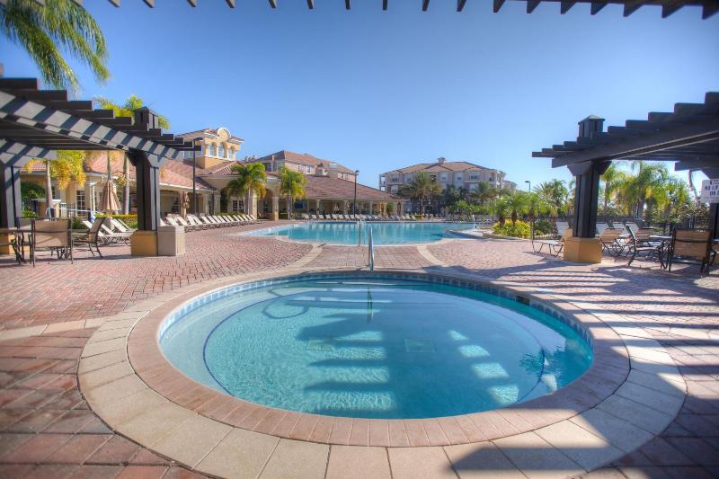 Cozy Vista Cay Condo Free Resort Access image
