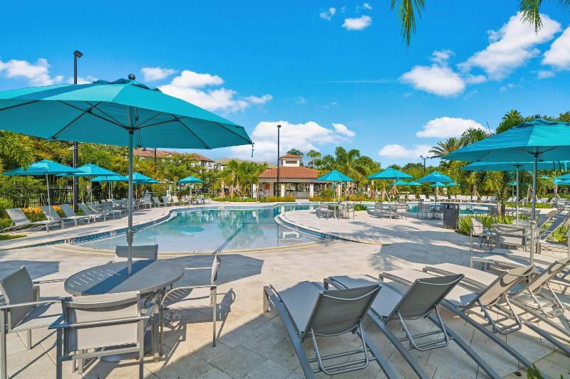 Cozy Vista Cay Condo Free Resort Access image