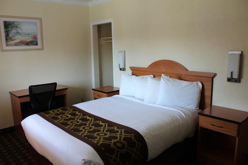 Riverside Inn Suites Santa Cruz image