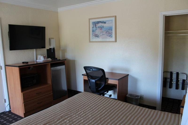 Riverside Inn Suites Santa Cruz image