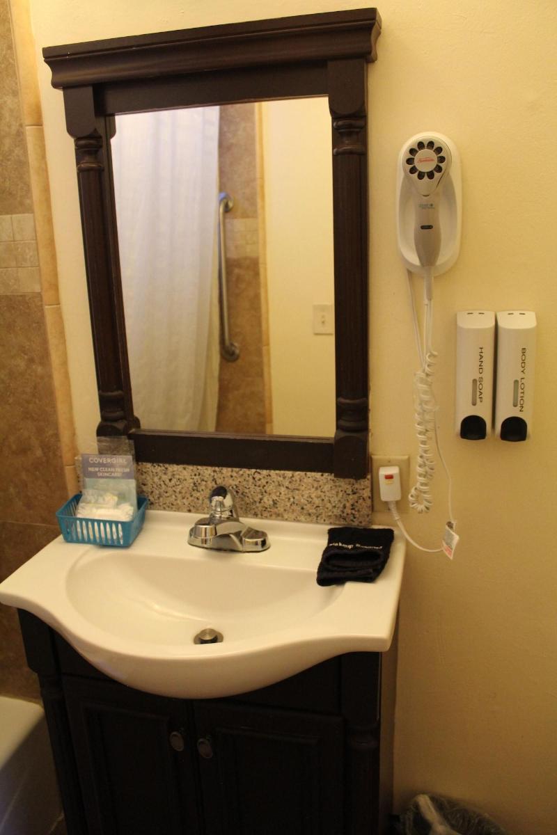 Riverside Inn Suites Santa Cruz image