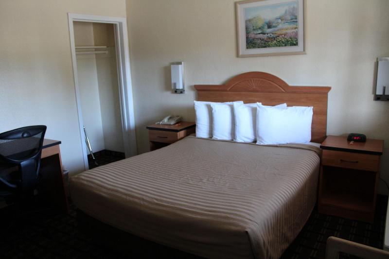 Riverside Inn Suites Santa Cruz image