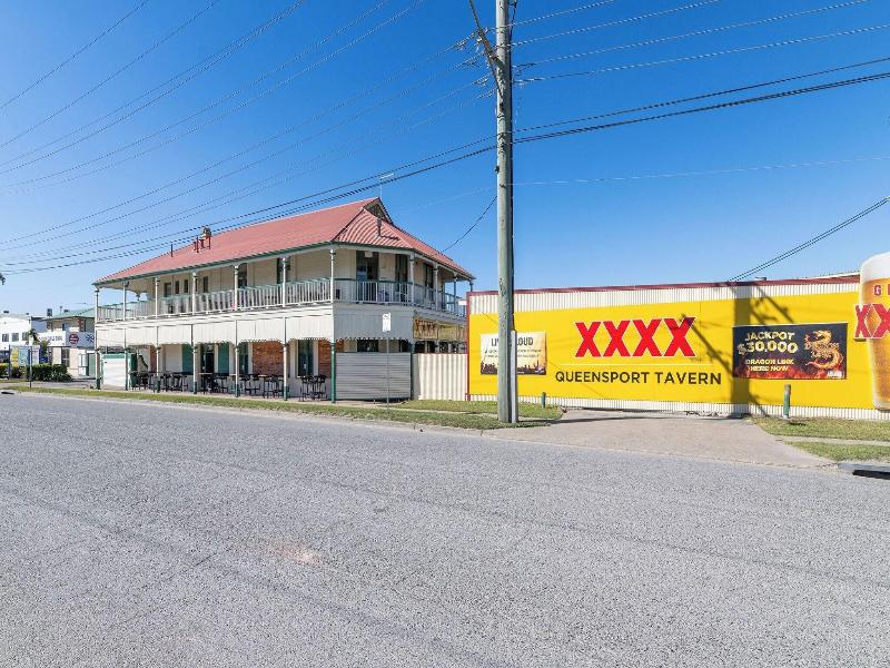 Queensport Tavern And Motel image