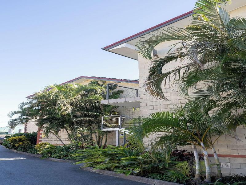 Queensport Tavern And Motel image