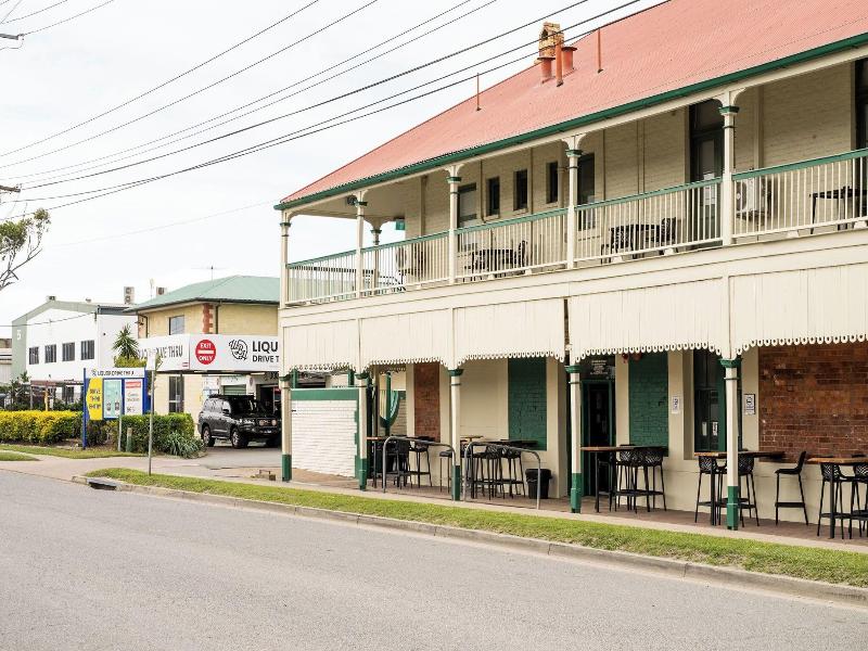 Queensport Tavern And Motel image
