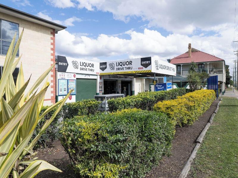 Queensport Tavern And Motel image