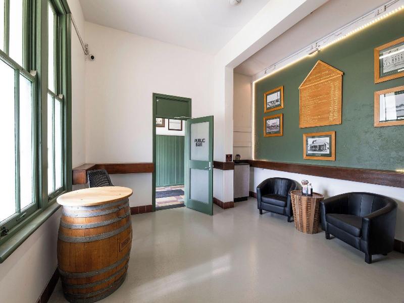 Queensport Tavern And Motel image