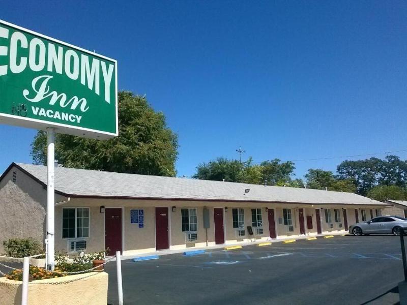Economy Inn — general view