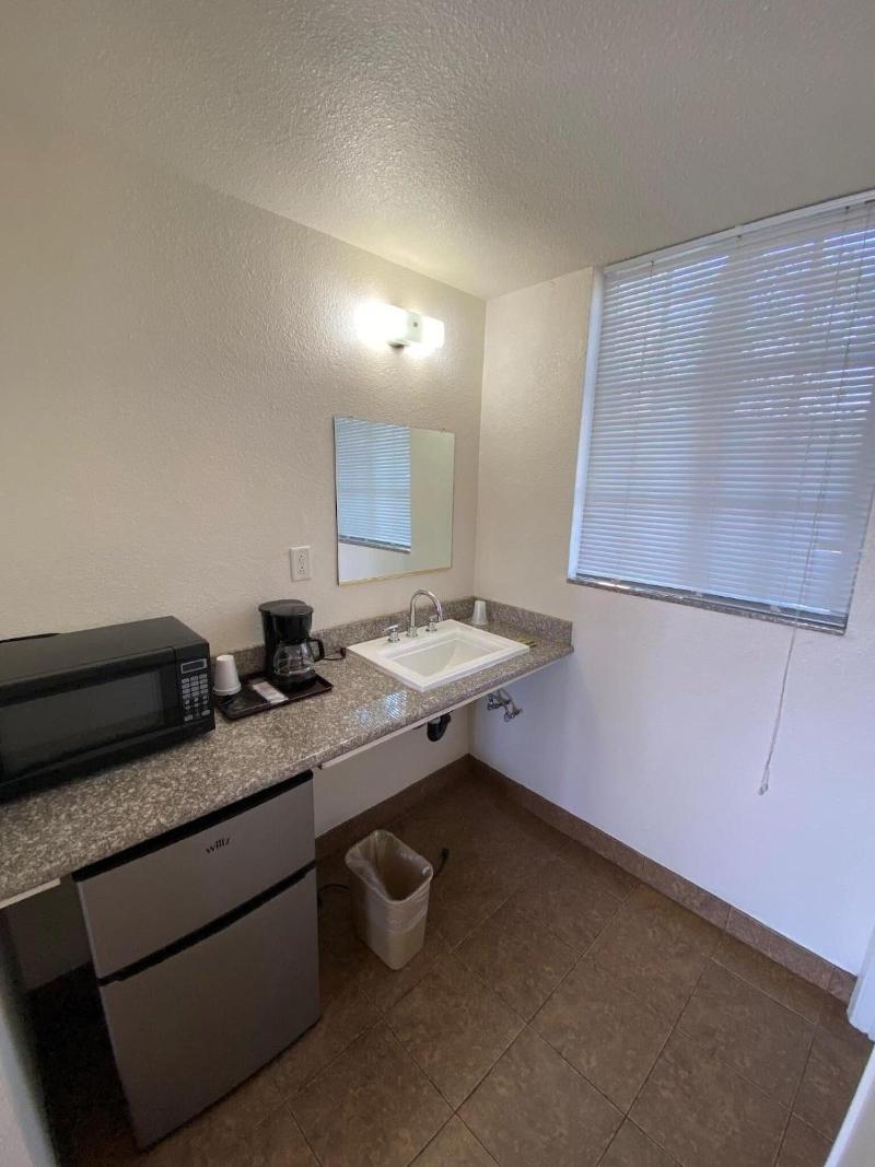 Economy Inn image