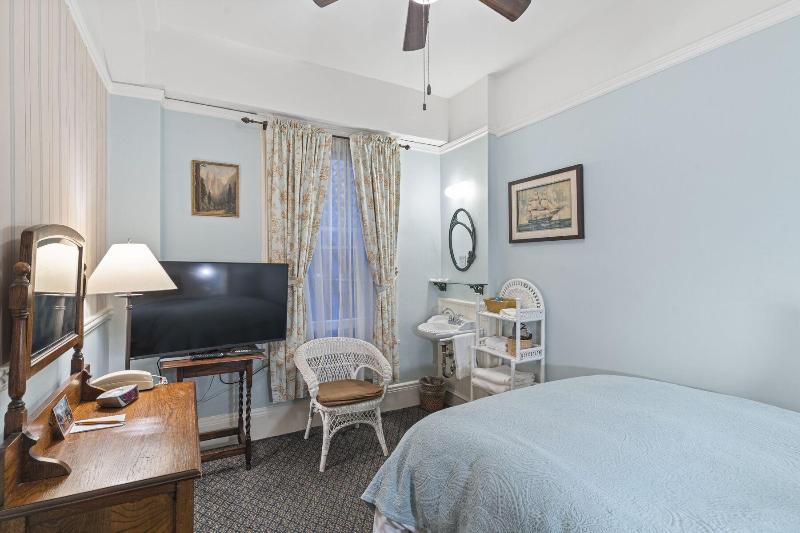 Golden Gate Hotel image