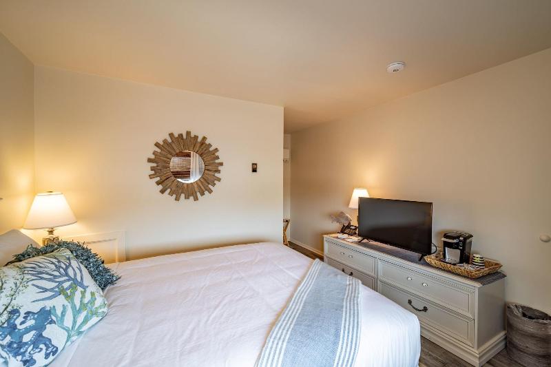 Ocean Glass Inn image