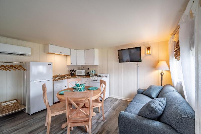 Ocean Glass Inn image