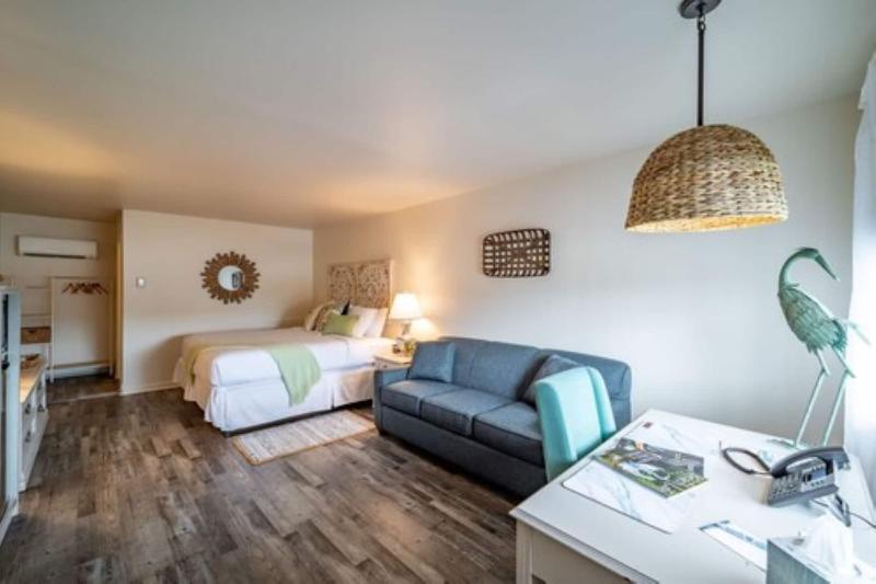 Ocean Glass Inn image