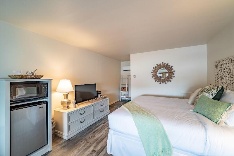 Ocean Glass Inn image