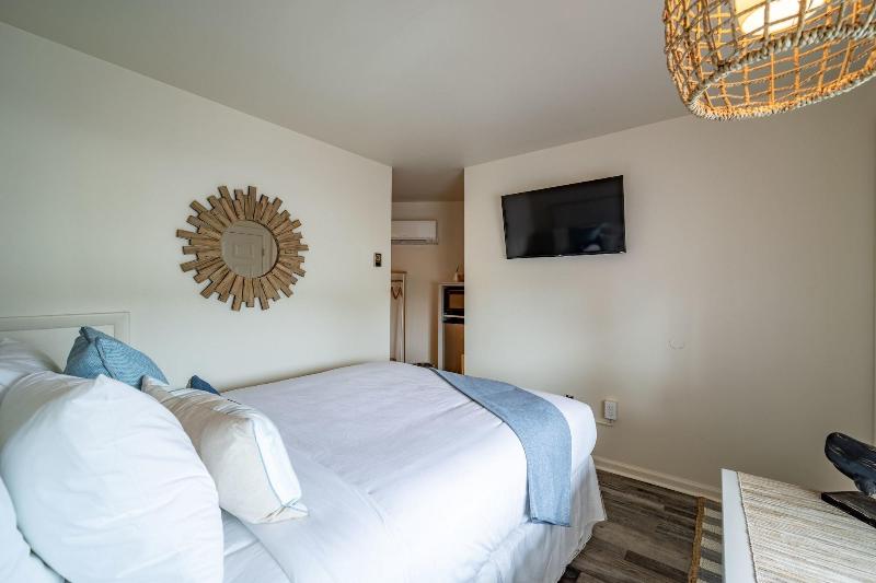 Ocean Glass Inn image