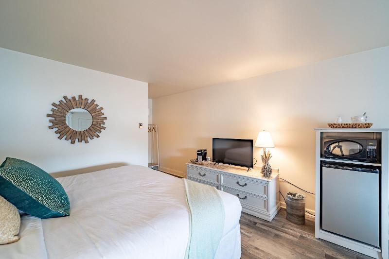 Ocean Glass Inn image