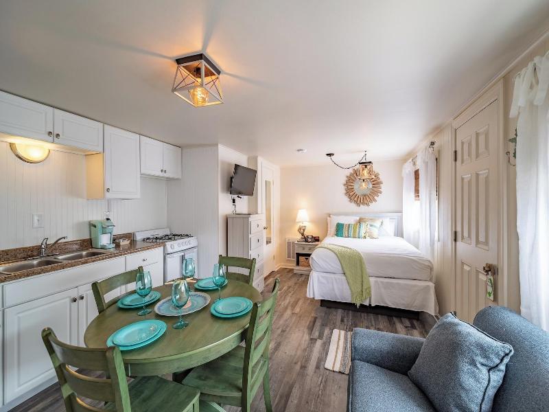 Ocean Glass Inn image