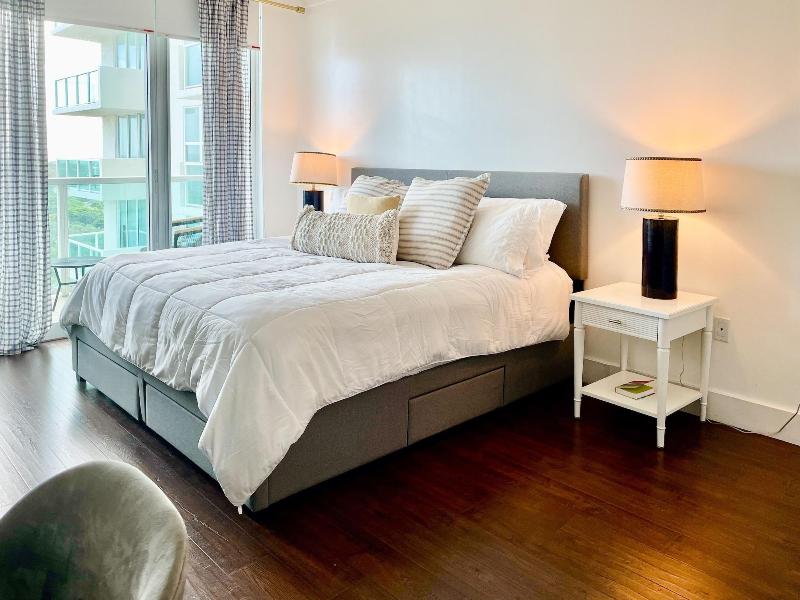 Miami Vacation Rentals Coconut Grove image