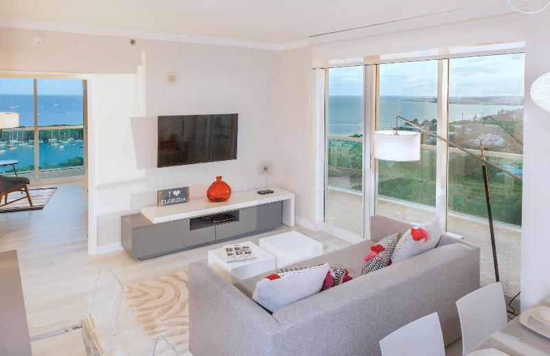 Miami Vacation Rentals Coconut Grove image