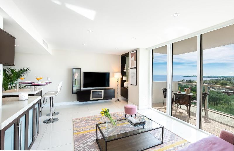 Miami Vacation Rentals Coconut Grove image
