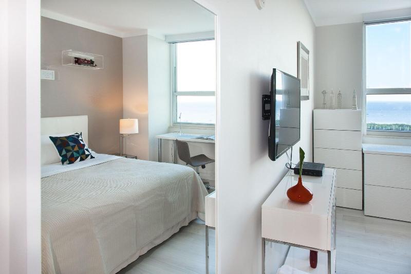 Miami Vacation Rentals Coconut Grove image
