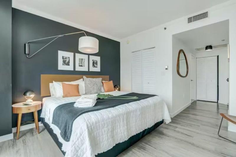 Miami Vacation Rentals Coconut Grove image