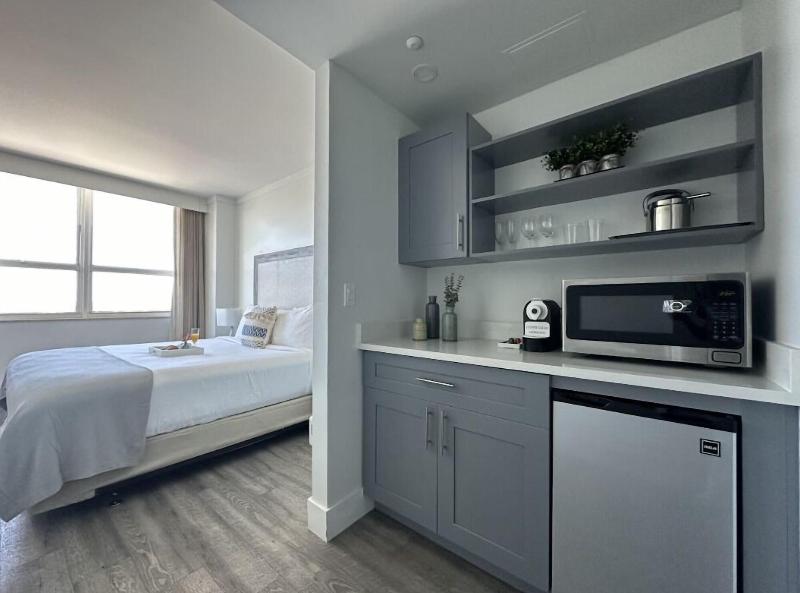 Miami Vacation Rentals Coconut Grove image