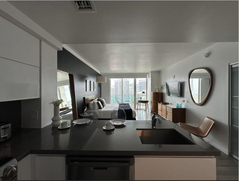 Miami Vacation Rentals Coconut Grove image