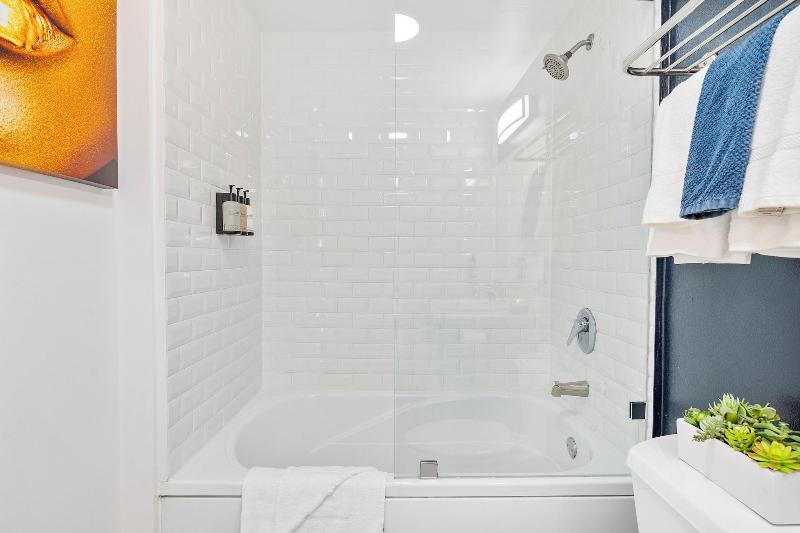 Miami Vacation Rentals Coconut Grove image