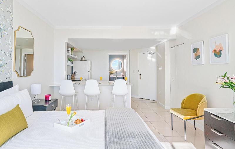 Miami Vacation Rentals Coconut Grove image