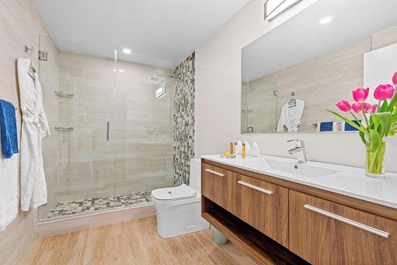 Miami Vacation Rentals Coconut Grove image