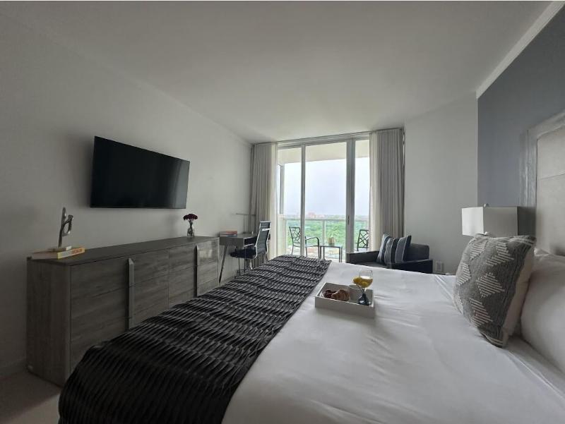 Miami Vacation Rentals Coconut Grove image